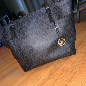Black Michael Kors Purse & Wallet